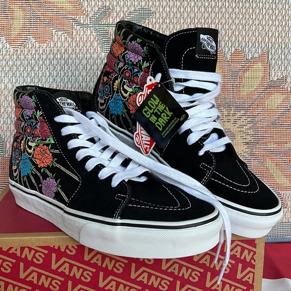 Vans Sk8-Hi
Dia De Los Muertos Black/
VNOA7Q5NBMW
Men’s sneakers - Picture 5 of 16